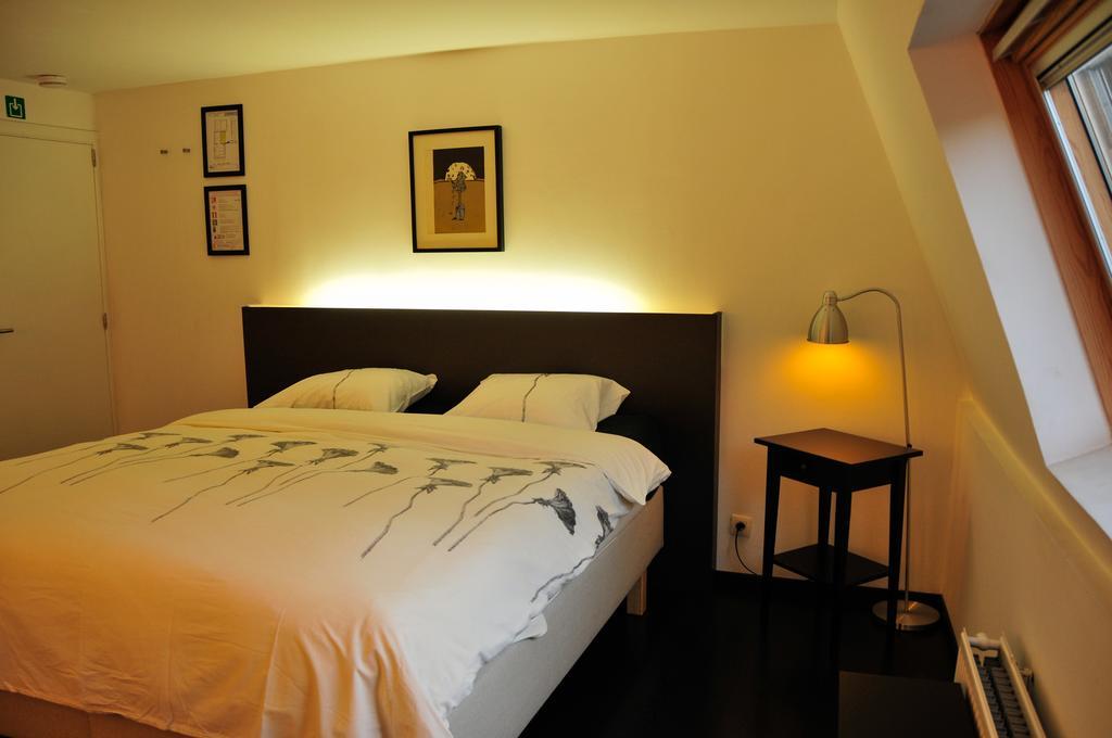Logies Zen Aan Zee Bed & Breakfast Oostende Oda fotoğraf